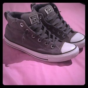 Men’s size 7.5 Converse Chuck Taylor midtops gray